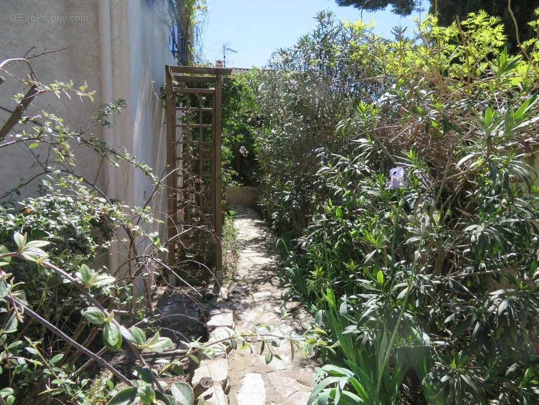   - Maison à DRAGUIGNAN