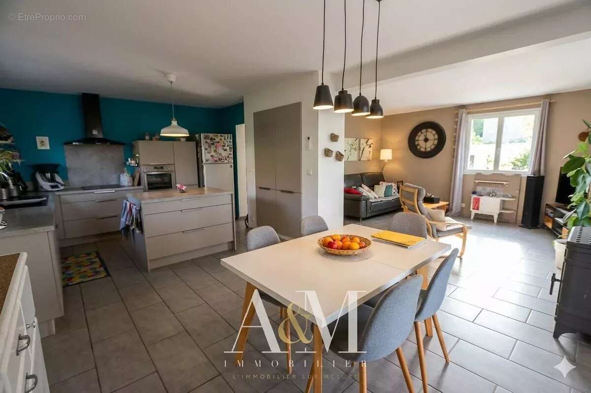 Maison à POUSSAN