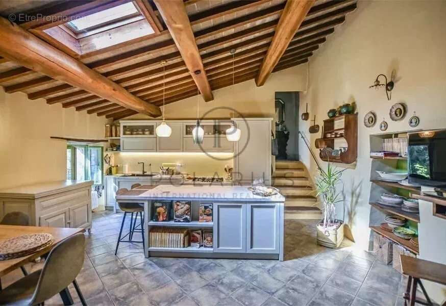 Ferme restaurée du XVIIIe siècle avec 6 chambres + 3 appartements pour invités sur 27 hectares près de Cagli, Marches. Piscine,  - photo 2