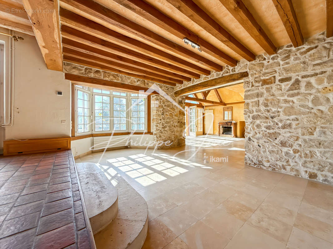 Maison à PONT-SUR-YONNE