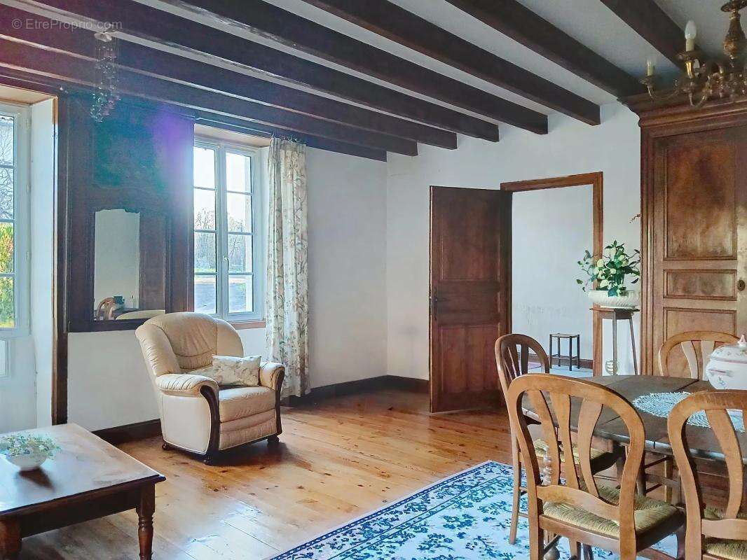 Maison à BARBEZIEUX-SAINT-HILAIRE