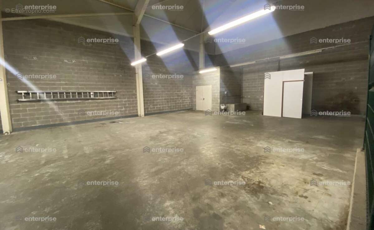 À vendre - bâtiment à usage commercial en excellent état - 1624 m2 - péronne - photo 8