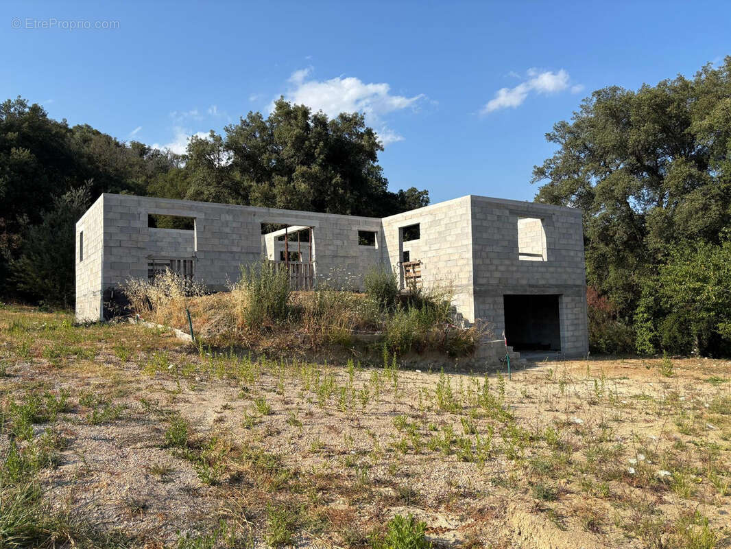 Peymeinade limite auribeau terrain de 3769 m2 avec permis pour maison plain-pied de 136 m2 a terminer et ruine - photo 2