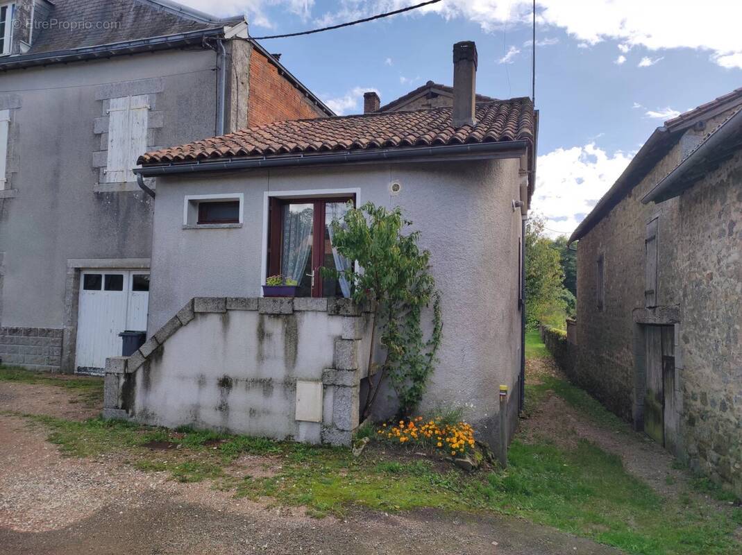 Maison à PIEGUT-PLUVIERS