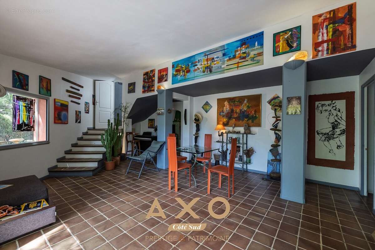Maison à LE PUY-SAINTE-REPARADE