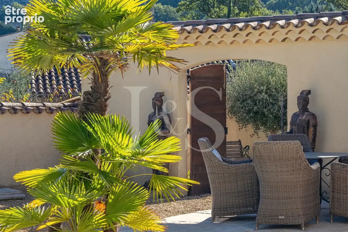 Maison de caractère avec vue sur le château Comtal   Vaison-la-Romaine. - photo 8