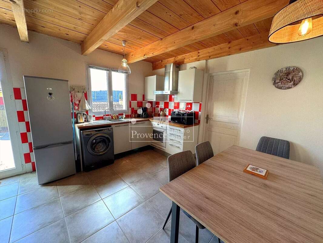 Maison à ARTIGNOSC-SUR-VERDON