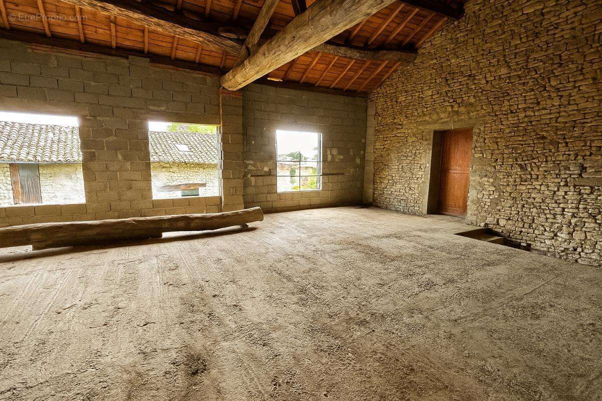 Maison en pierre,  Uchizy, 152 m2 avec beau terrain arboré et dépendances - photo 16