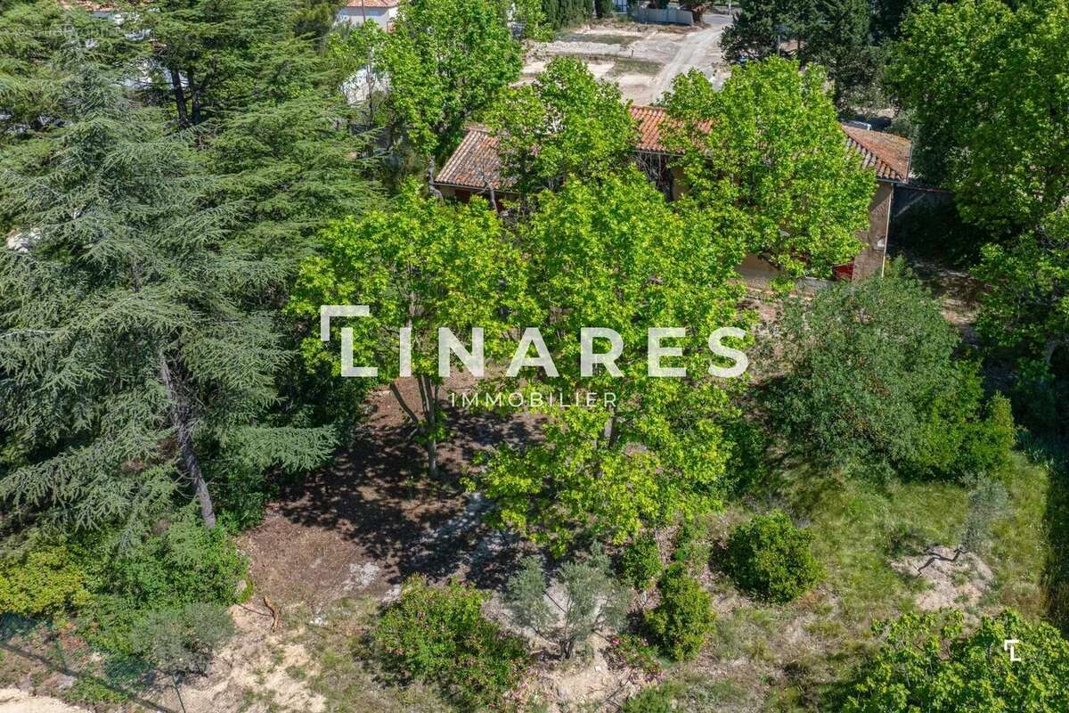 MAS DES PLATANES - Maison provençale à rénover de 263m2 - Terrain 2316m2 - Ventabren - photo 4