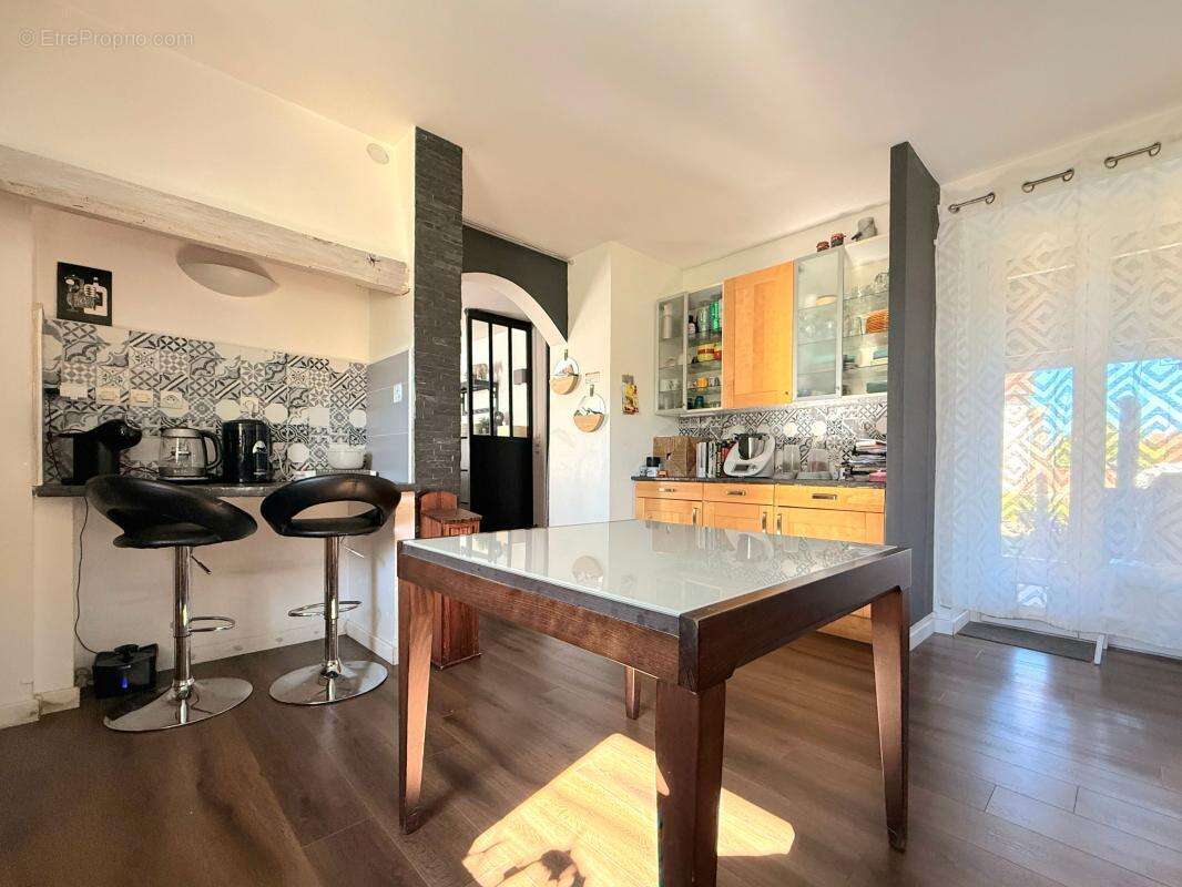 À vendre – Coup de cœur assuré! Authentique longère en pierre avec piscine – 143 m² – Terrain de 1 000 m² - photo 8