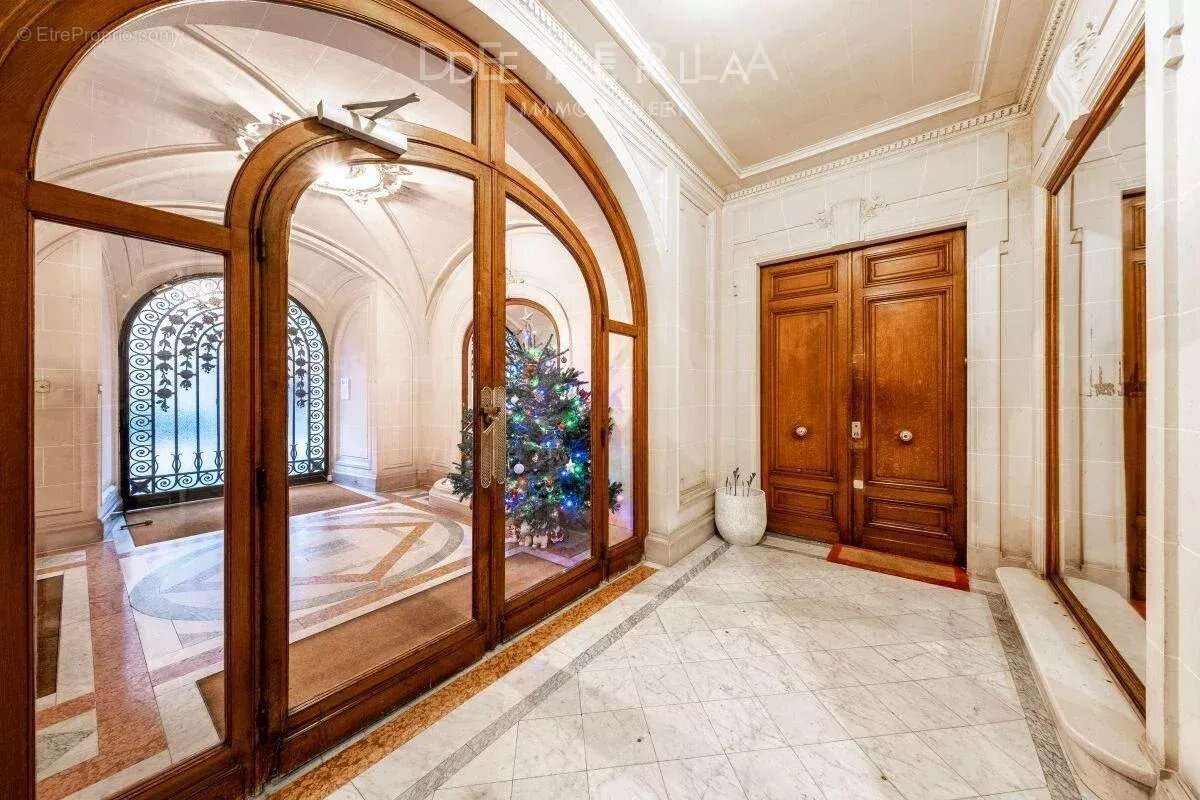 Appartement à PARIS-7E