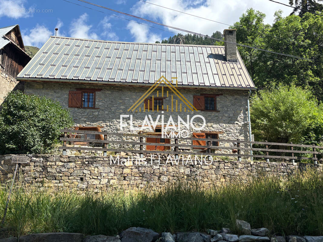Maison à UVERNET-FOURS