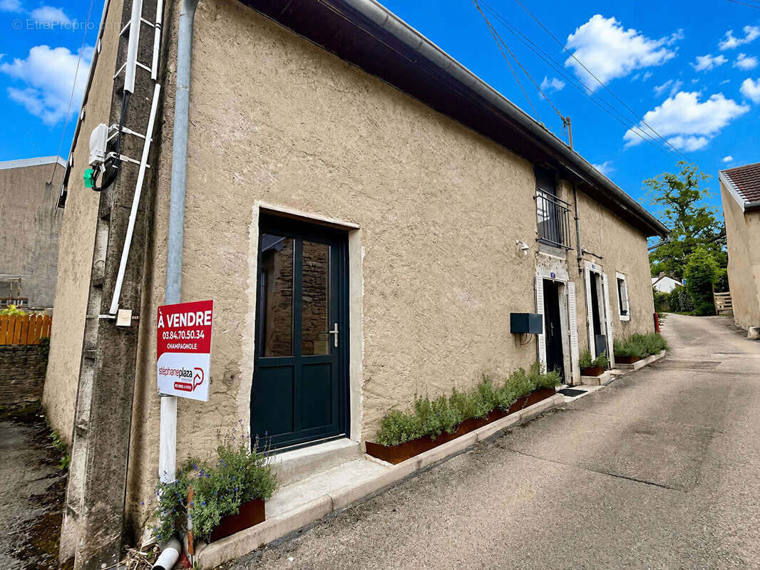 Maison à MOUCHARD