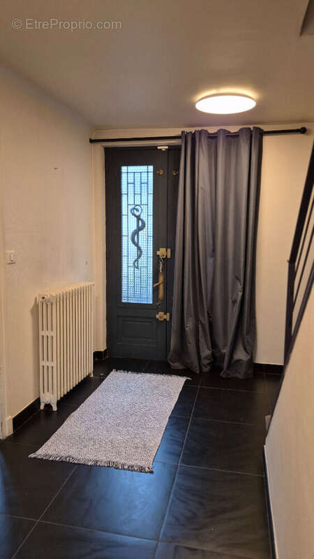 Maison à ENTRAYGUES-SUR-TRUYERE