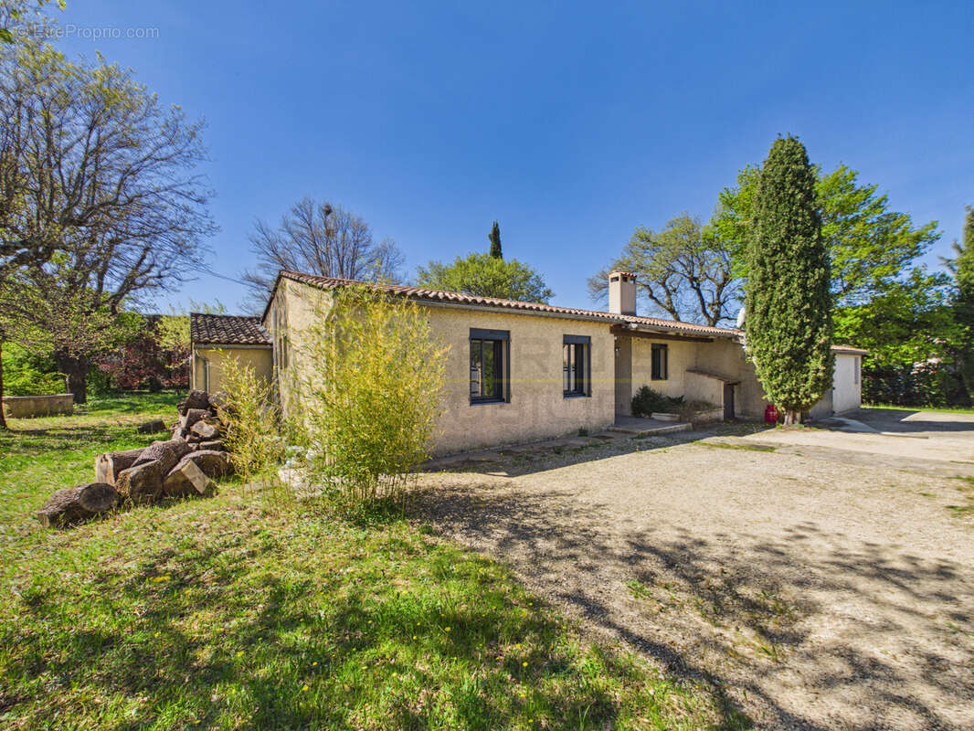 Maison à VALREAS