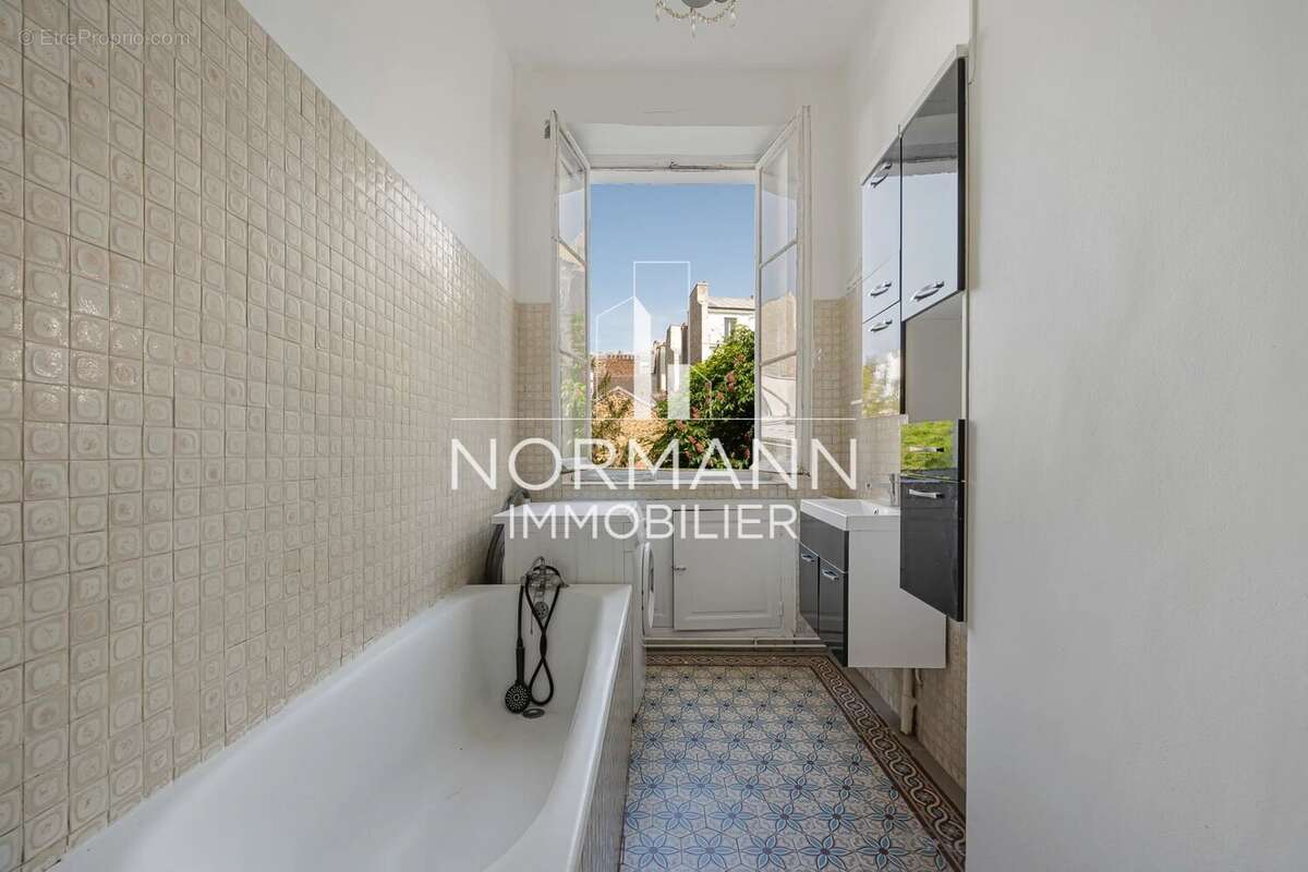 Appartement à NEUILLY-SUR-SEINE