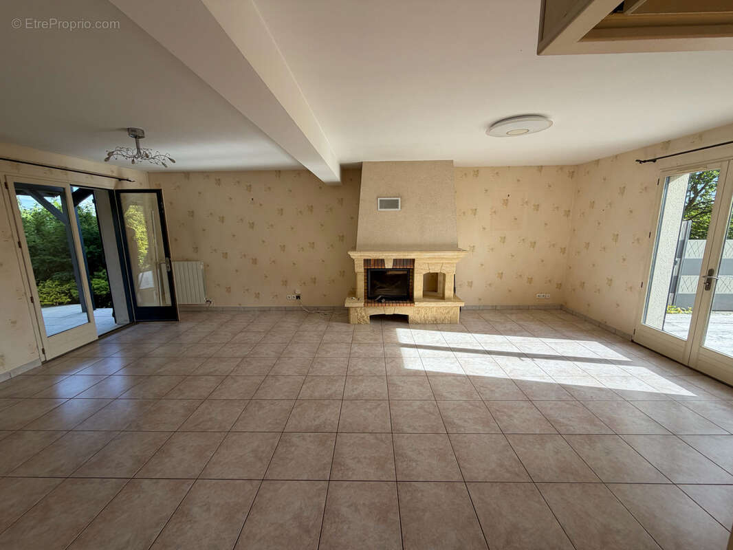 Maison 5 chambres - garage - terrasses - terrain - photo 3