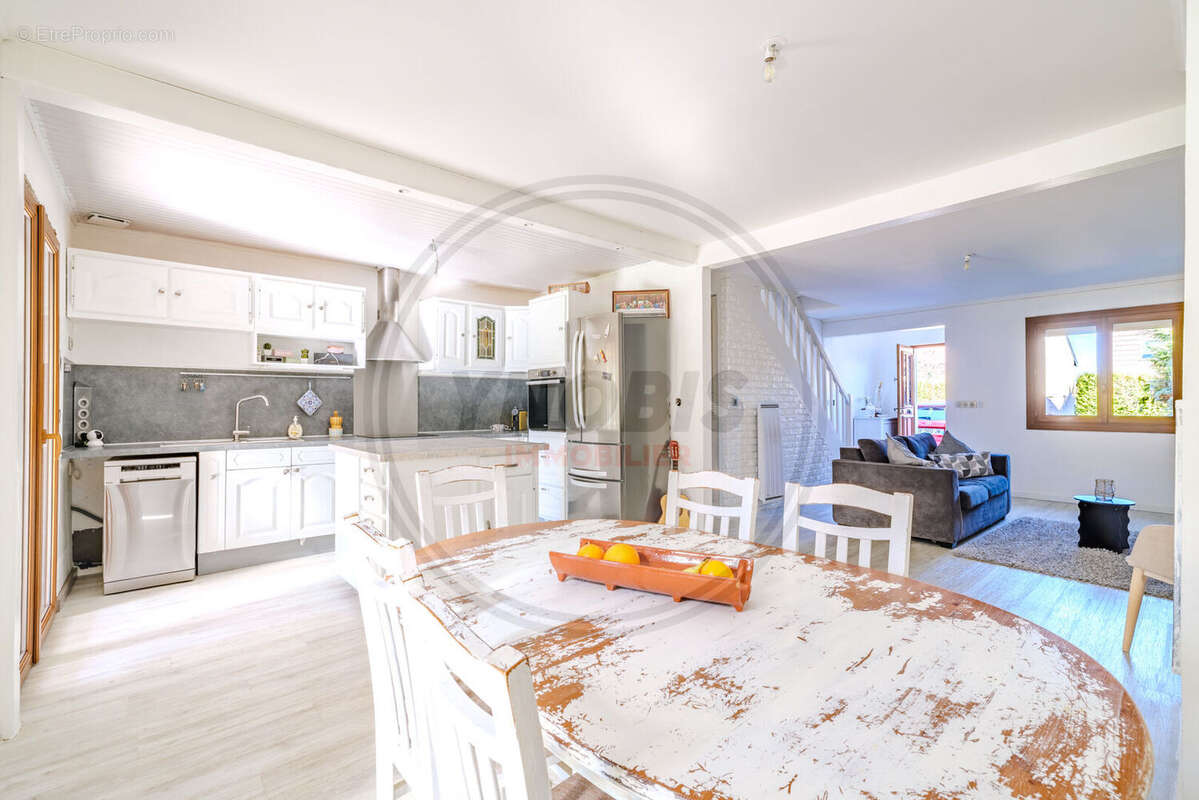 Maison à LES MUREAUX