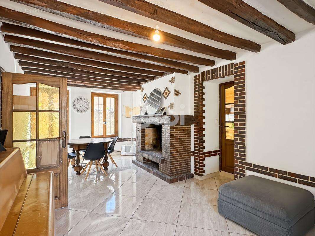 Propriété familiale à 1h de Paris avec seconde habitation indépendante et deux garages - photo 6