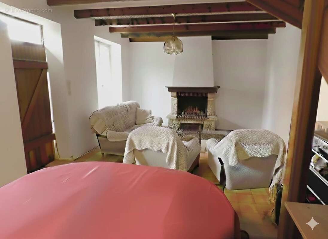 Maison à CLEDEN-POHER