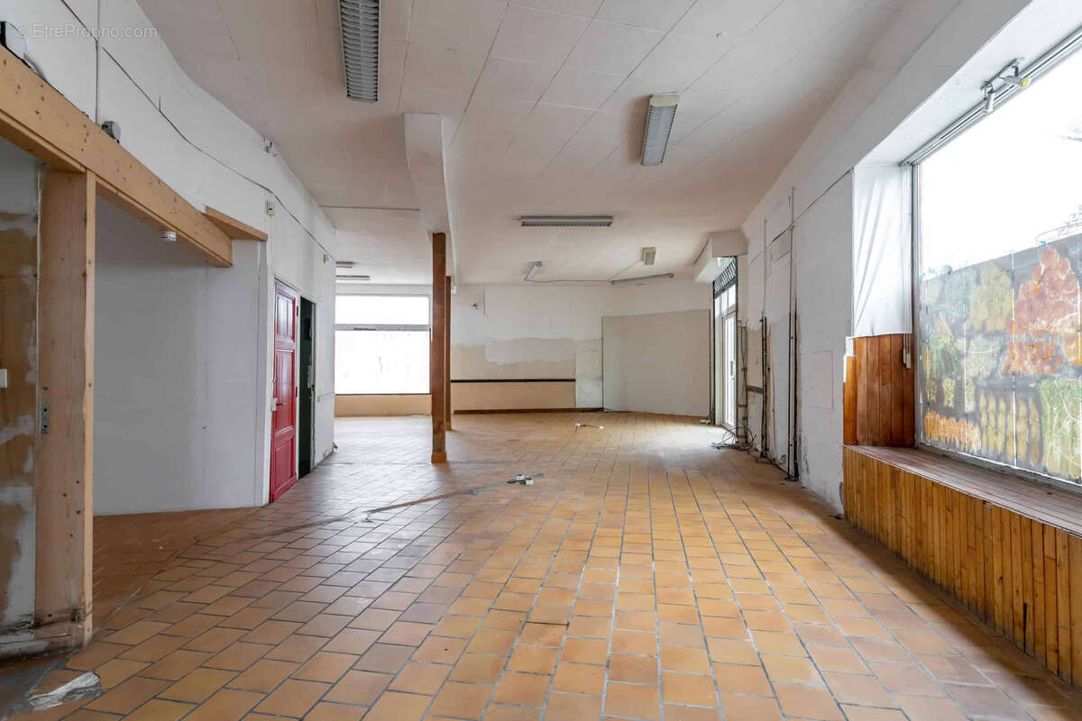 Commercial premises with accommodation - photo 7