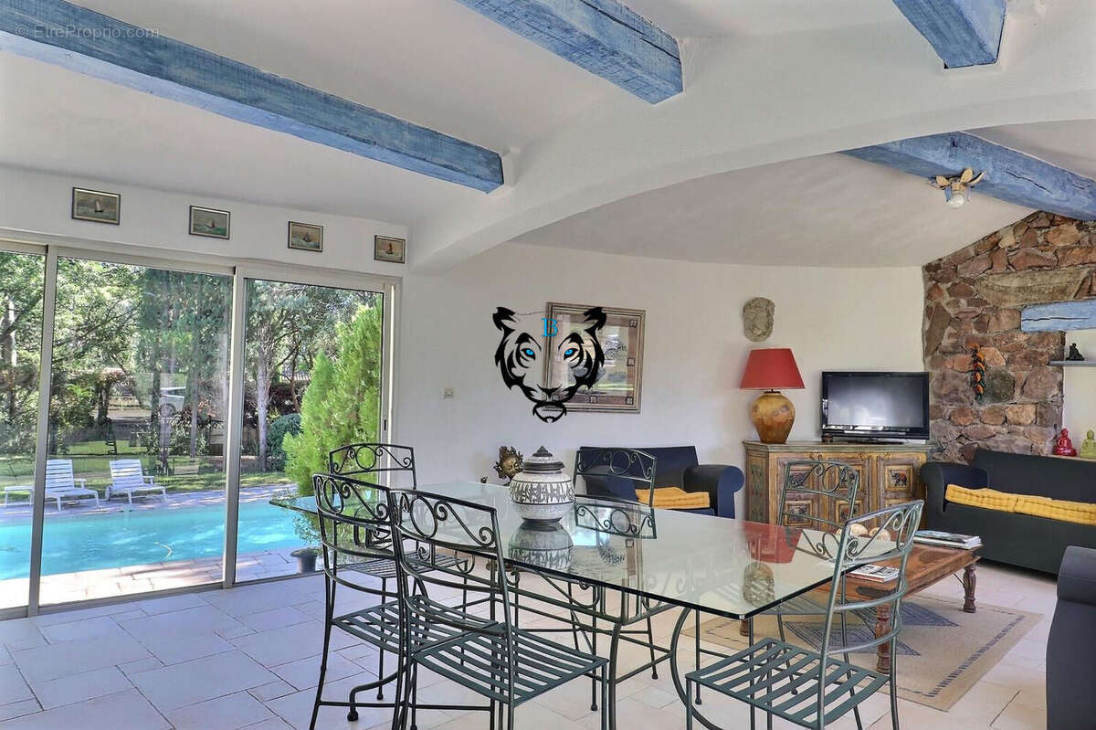 Maison à ROQUEBRUNE-SUR-ARGENS