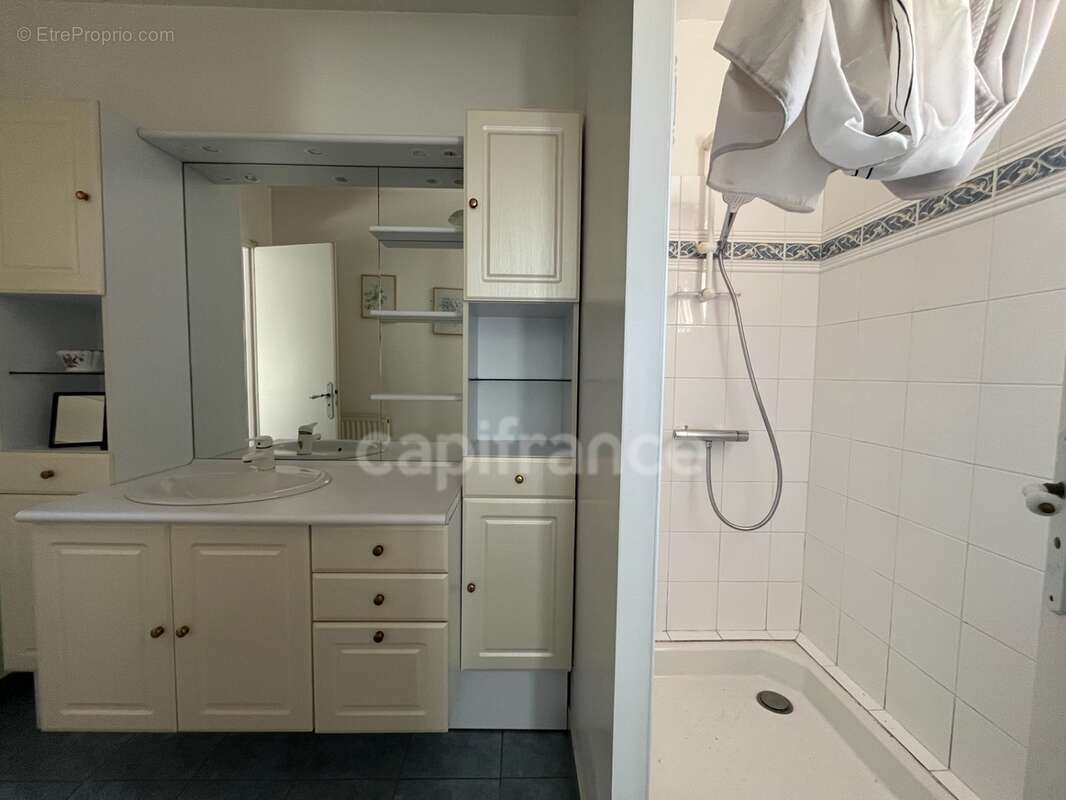 Propriété de caractère – env. 260 m² habitables – Parc paysager de 6 218 m² – Piscine – Dépendances - photo 17