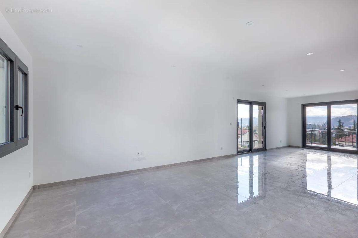 Maison à BOURGOIN-JALLIEU