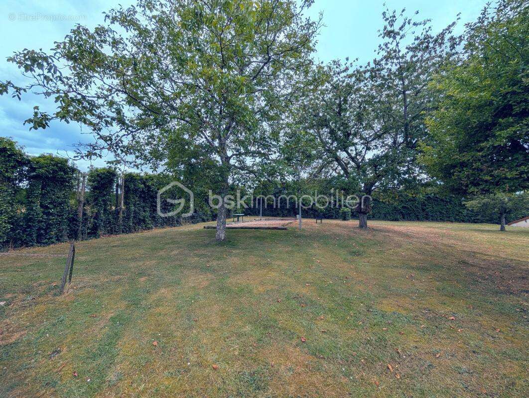Demeure familiale de 171 m², dépendances et chapelle sur un parc de 5100 m² - photo 30