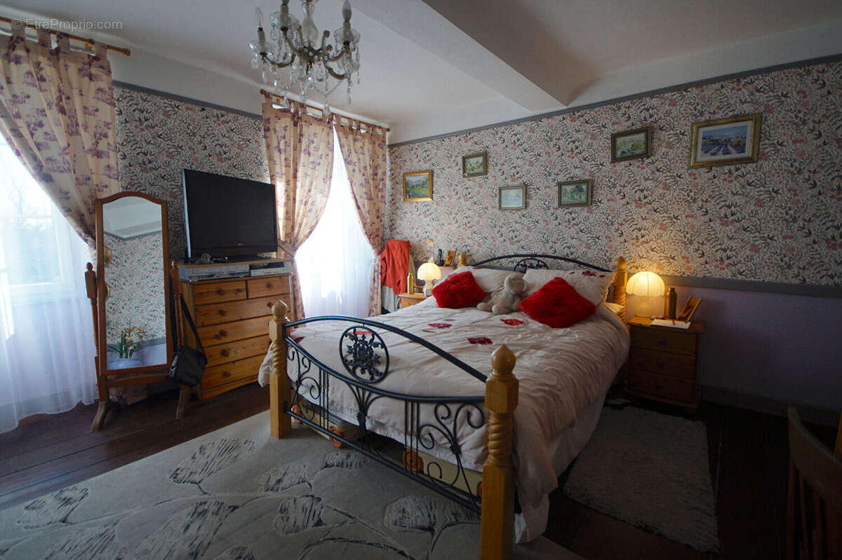 Maison à NOTRE-DAME-DE-CENILLY