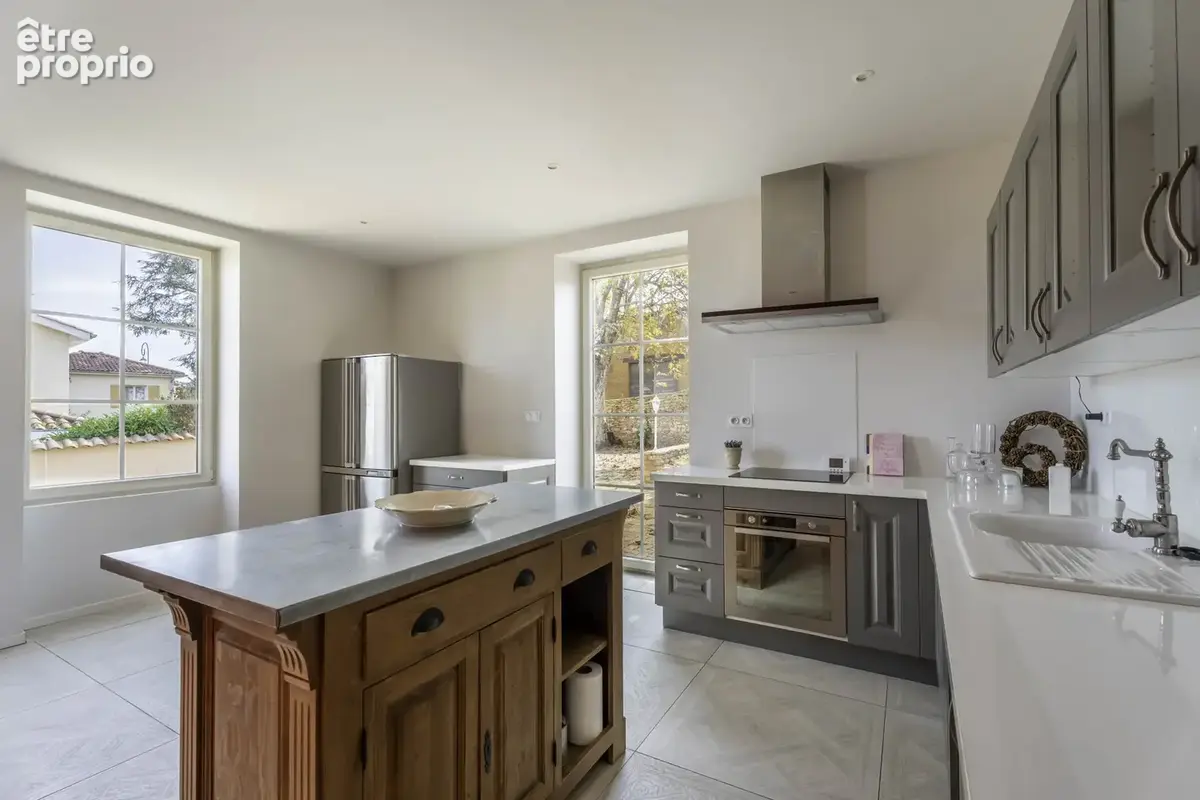 Au cœur de Lachassagne   Élégante maison bourgeoise avec jardin piscinable - secteur sécurisé - photo 5