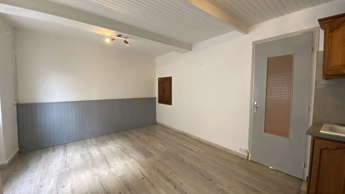 A vendre maison de village de 78 m2 avec balcon et terrasse à Caunes-Minervois - photo 4
