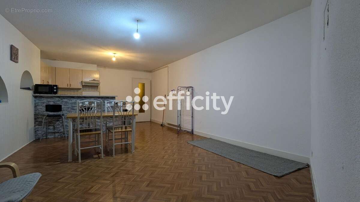 Maison à SAINT-REMY-SUR-DUROLLE