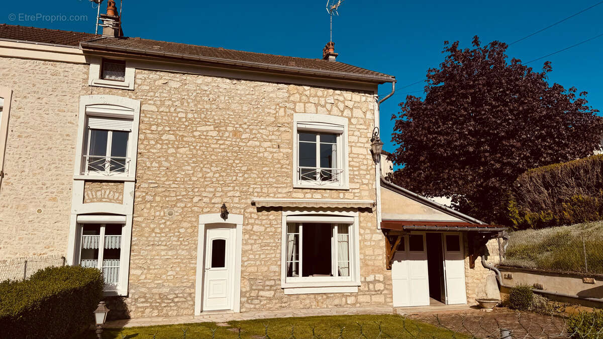 Maison à EPINEUIL