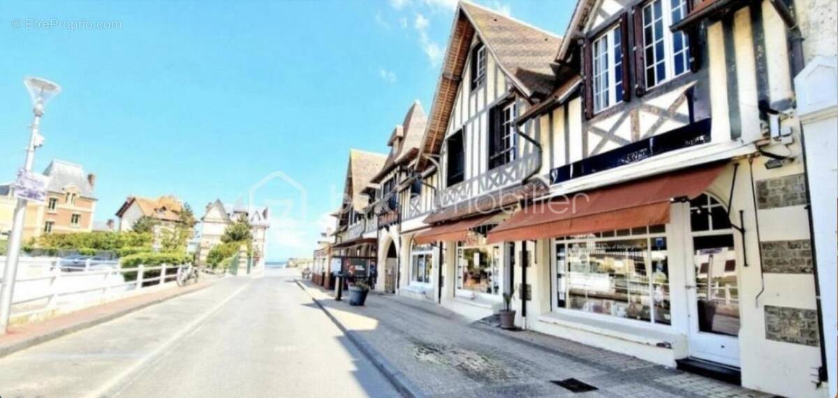 Commerce à BLONVILLE-SUR-MER