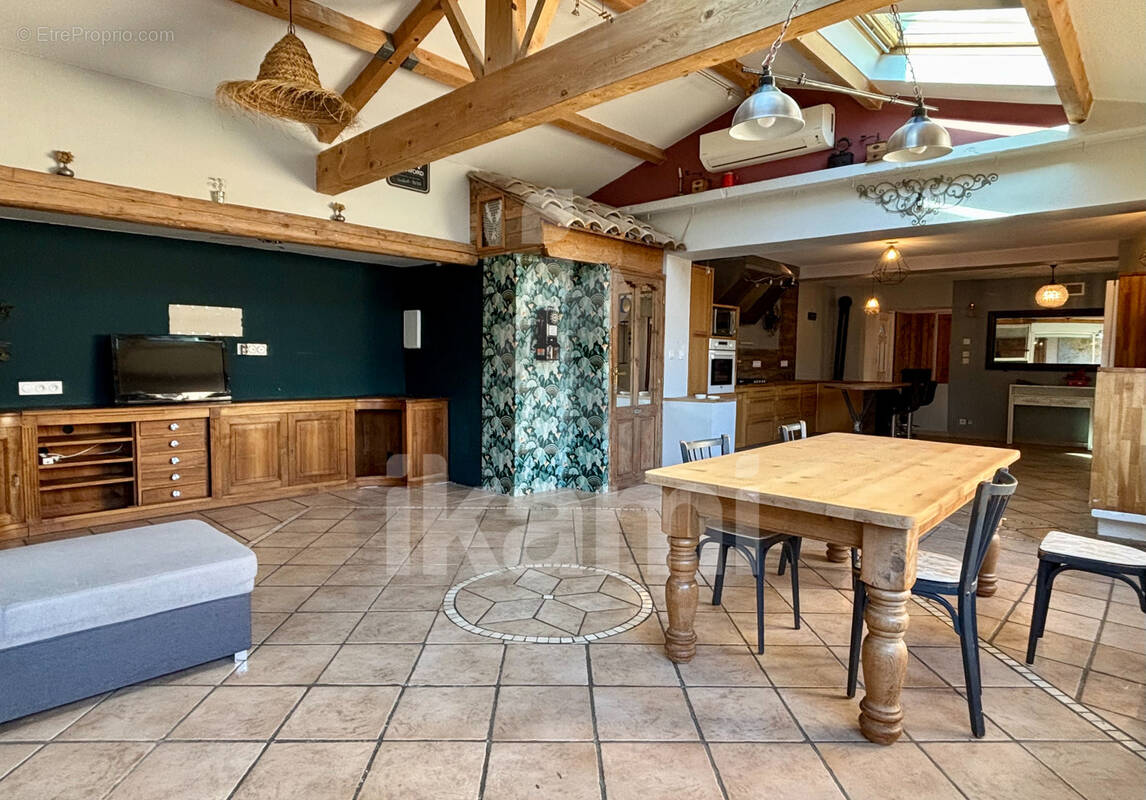 Maison à LAUDUN-L'ARDOISE