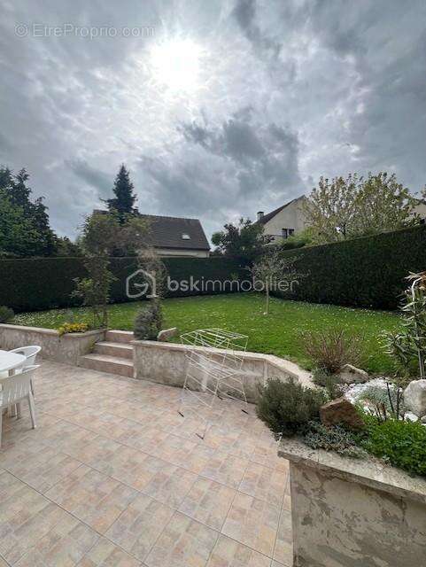 Maison familiale avec studio indépendant et double garage — Gisors - photo 3