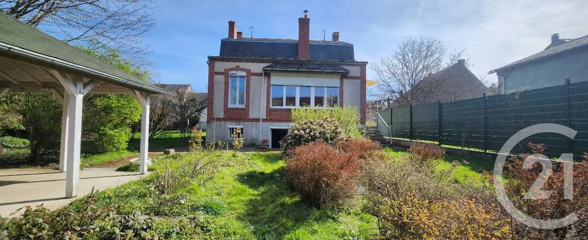 Maison à MONTREUILLON