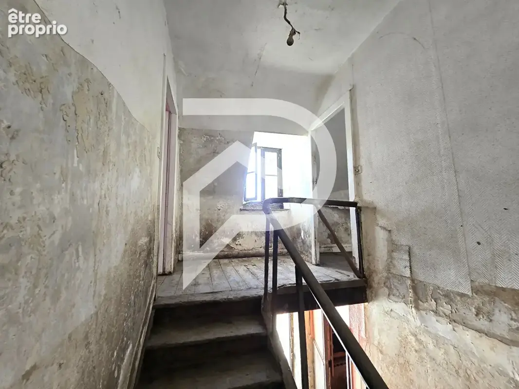 Maison de 78 m² et dépendances, sur un terrain de 637 m². - photo 7