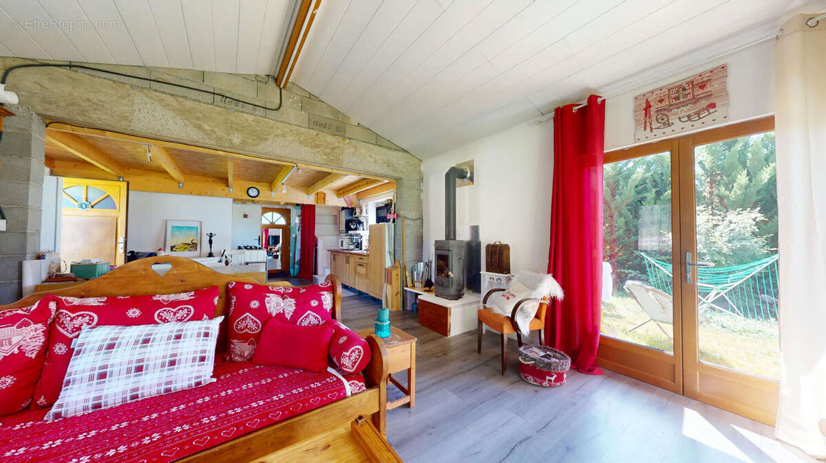 Maison à LA SALLE-EN-BEAUMONT