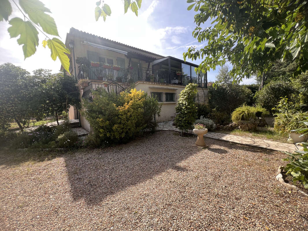 Maison à LE MUY