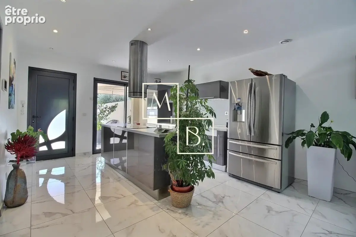 POUSSAN, Magnifique maison T4 de 106m2 avec piscine, jardins et garage ! - photo 7