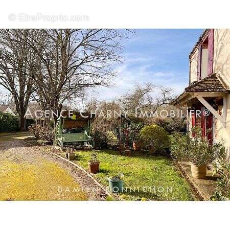 Maison à SAINT-MAURICE-SUR-AVEYRON