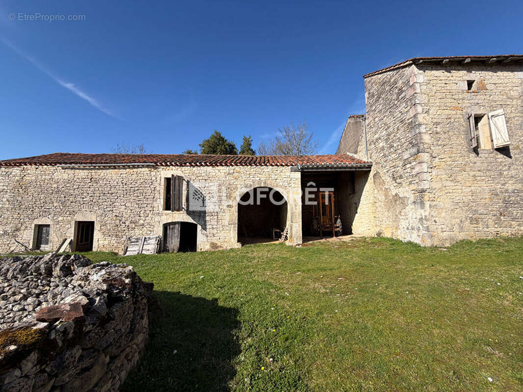 Maison à LAROQUE-DES-ARCS