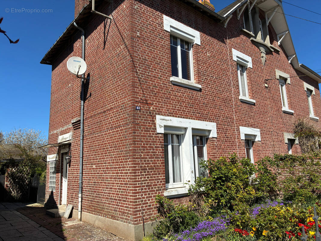 Maison à ROSIERES-EN-SANTERRE