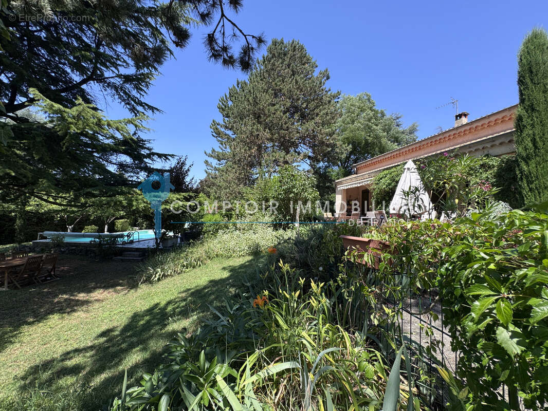 Maison à MONTELIER
