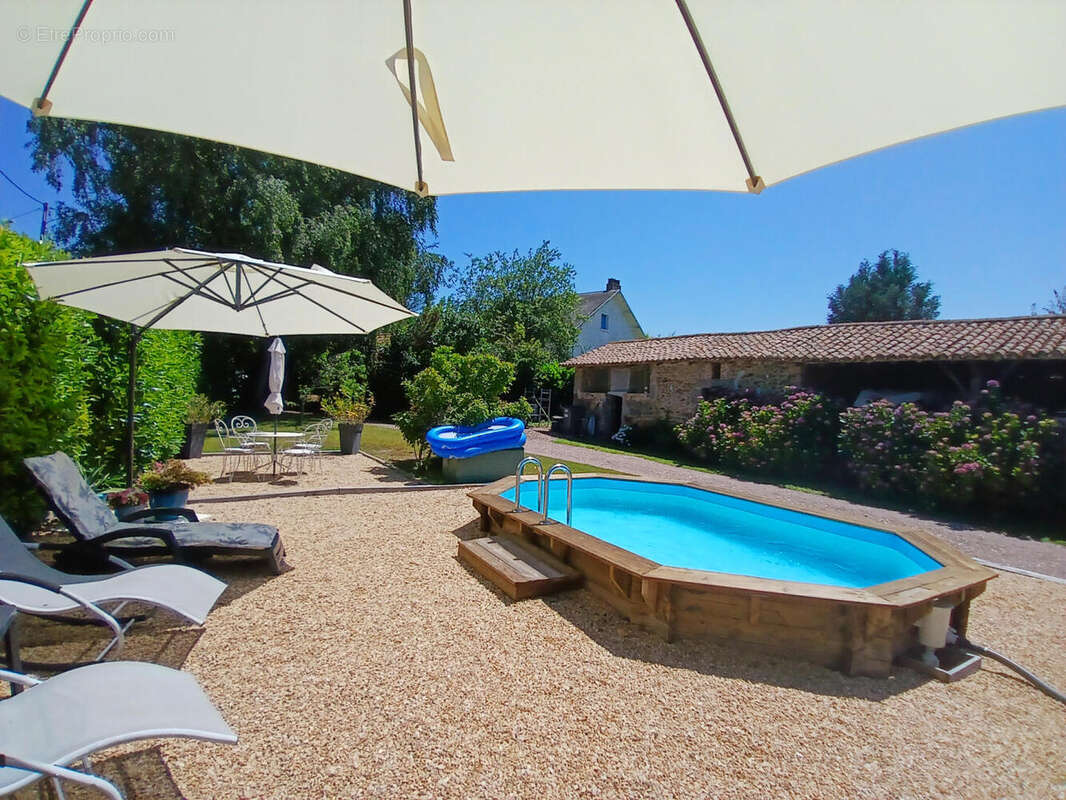 pool - Maison à BUSSIERE-BADIL