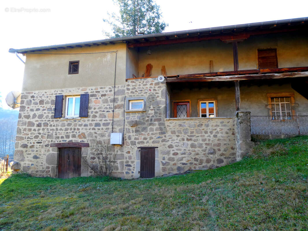 Maison à SAINT-LAURENT-DE-CHAMOUSSET