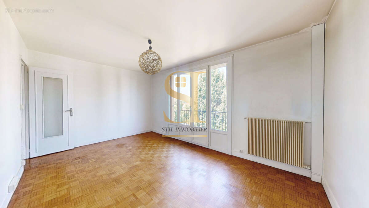 Appartement à COMBS-LA-VILLE