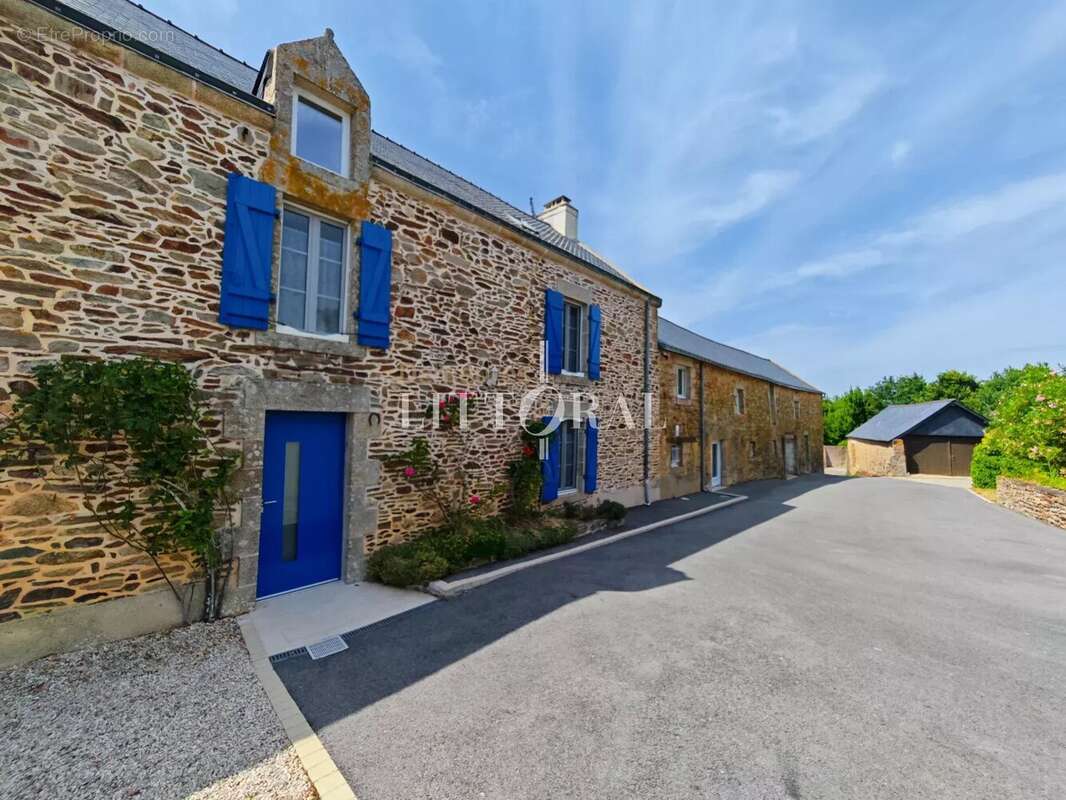 Maison à SURZUR